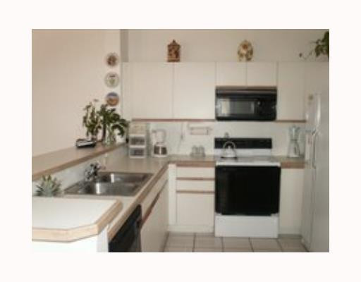 907 Stanton Drive Weston, FL 33326 - Photo 2 of 5 a kitchen with stainless steel appliances kitchen island granite countertop a sink and cabinets
