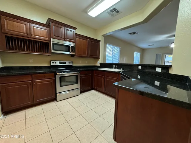 $1,995 | 2524 West Fawn Drive, Phoenix, AZ 85041