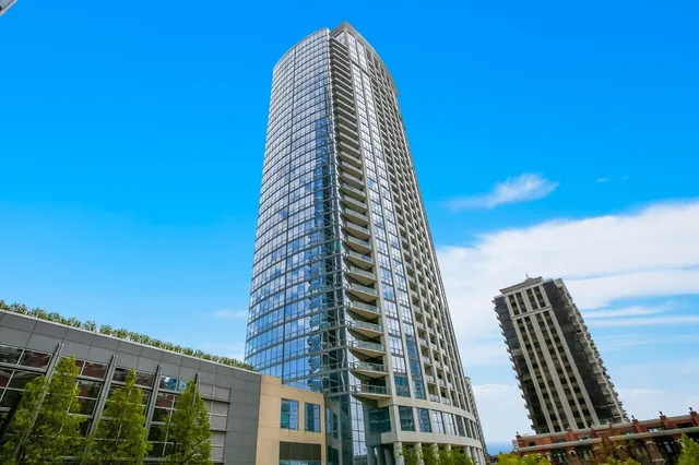 $319,900 | 1235 South Prairie Avenue, Unit 807, Chicago, IL 60605