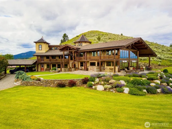 a view of a house with a big yard