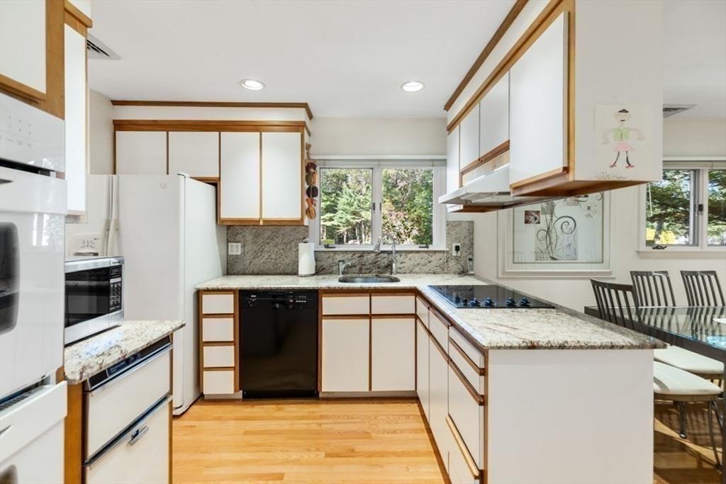 25 Chatham Way Lynnfield, MA 01940 - Photo 14 of 41