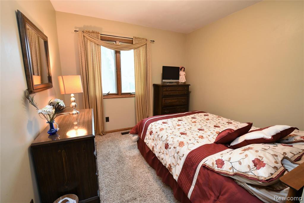 10498 Carmer Road Fenton, MI 48430 - Photo 33 of 40