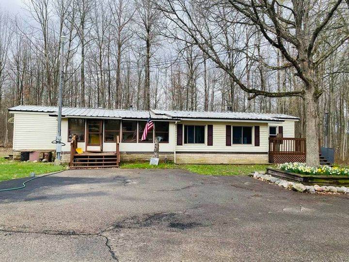 11828 North Federal Road Morley, MI 49336 - Photo 1 of 14 1886294.JPG