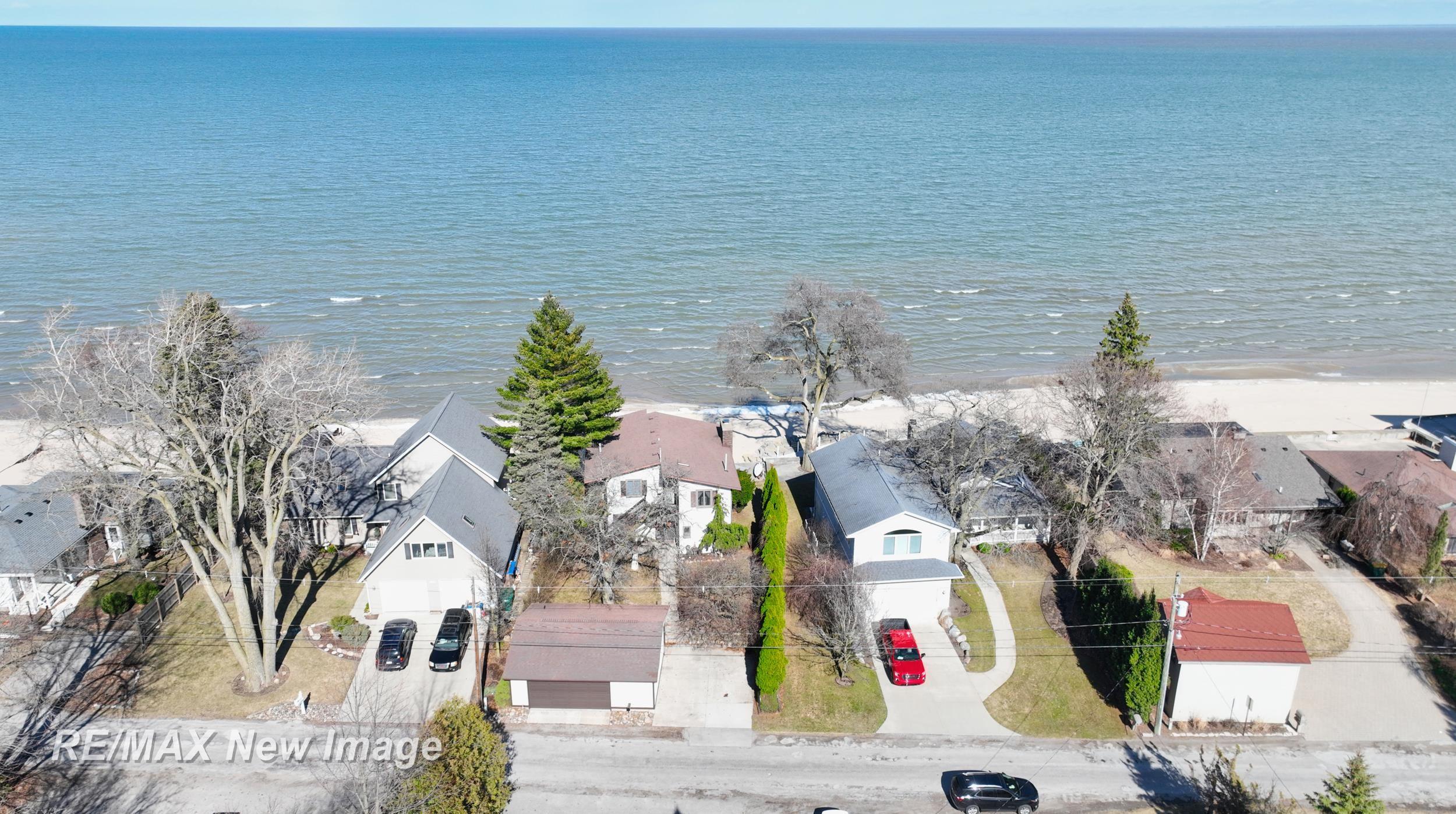 389 Ricoma Beach Road Bay City, MI 48706 - Photo 2 of 61