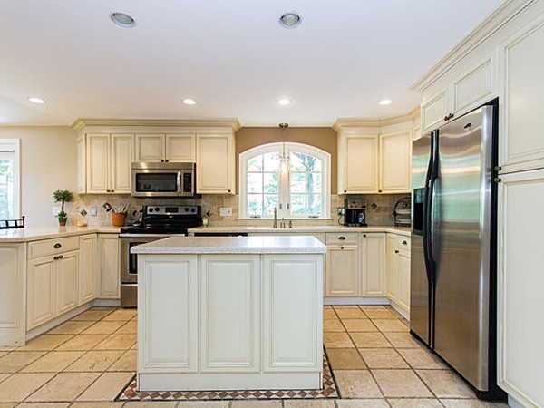 35 Leslie Road Waltham, MA 02451 - Photo 4 of 30 Gallery Image 4