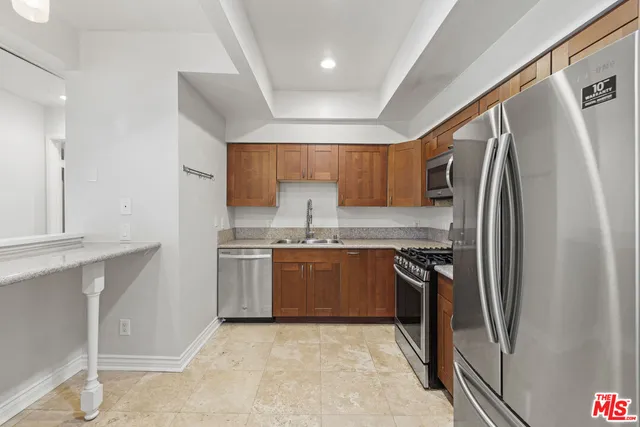 $629,000 | 5420 Sylmar Avenue, Unit 117, Sherman Oaks, CA 91401