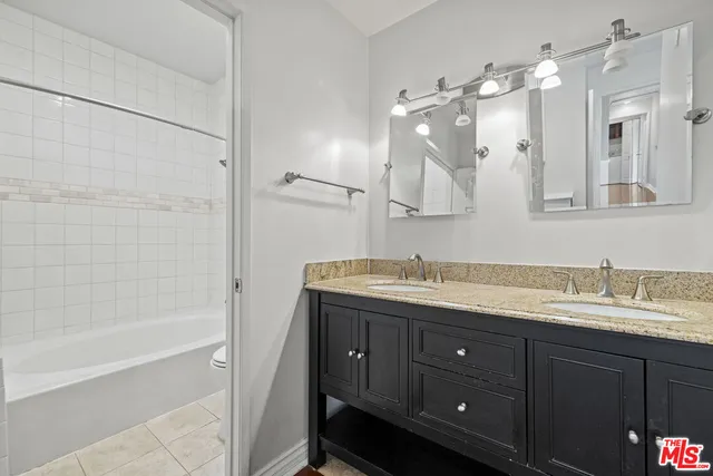 $629,000 | 5420 Sylmar Avenue, Unit 117, Sherman Oaks, CA 91401