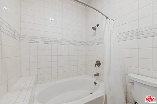 $629,000 | 5420 Sylmar Avenue, Unit 117, Sherman Oaks, CA 91401