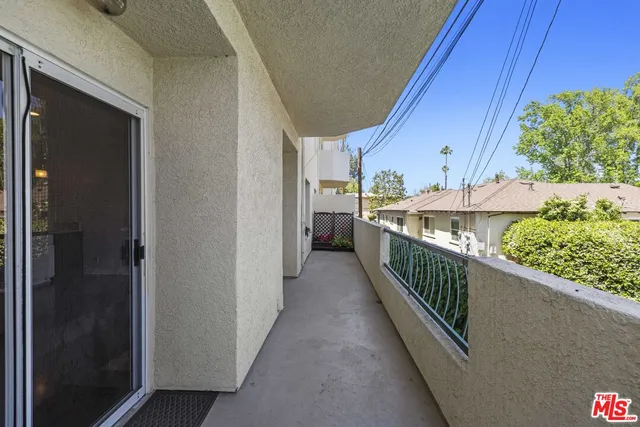 $629,000 | 5420 Sylmar Avenue, Unit 117, Sherman Oaks, CA 91401