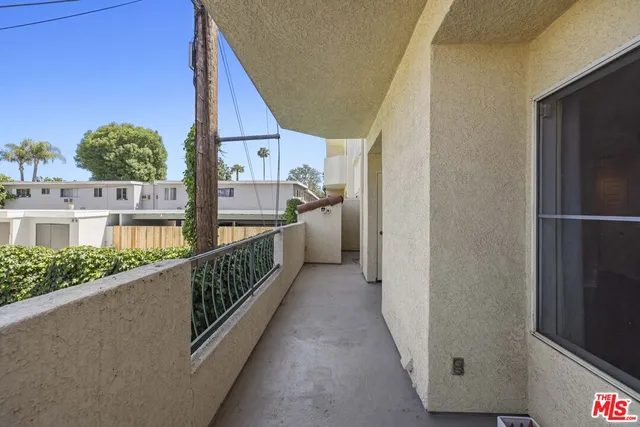 $629,000 | 5420 Sylmar Avenue, Unit 117, Sherman Oaks, CA 91401