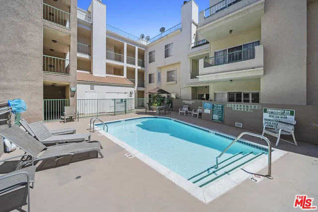 $629,000 | 5420 Sylmar Avenue, Unit 117, Sherman Oaks, CA 91401