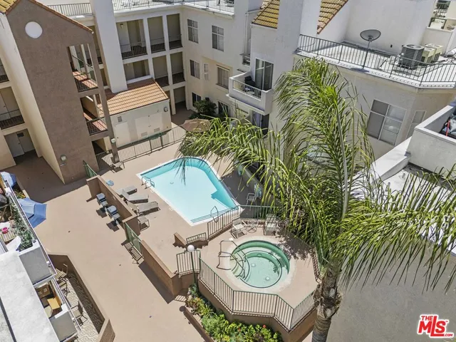 $629,000 | 5420 Sylmar Avenue, Unit 117, Sherman Oaks, CA 91401