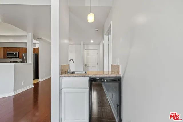 $629,000 | 5420 Sylmar Avenue, Unit 117, Sherman Oaks, CA 91401