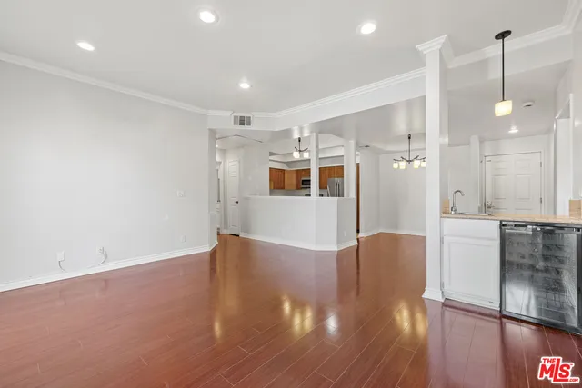 $629,000 | 5420 Sylmar Avenue, Unit 117, Sherman Oaks, CA 91401
