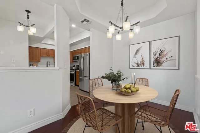 $629,000 | 5420 Sylmar Avenue, Unit 117, Sherman Oaks, CA 91401