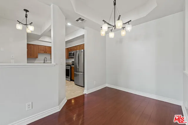 $629,000 | 5420 Sylmar Avenue, Unit 117, Sherman Oaks, CA 91401