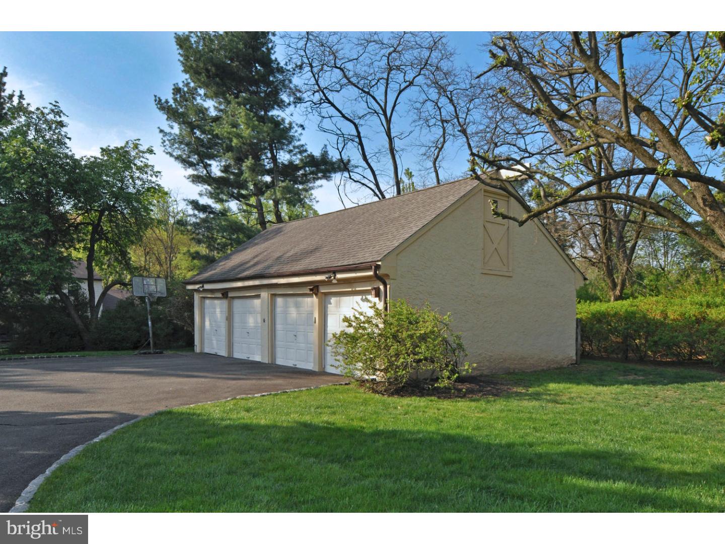 2318 Terwood Road Huntingdon Valley, PA 19006 - Photo 24 of 25 Garage