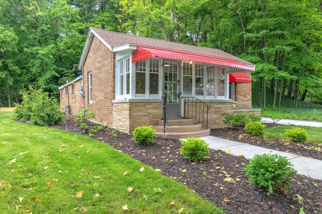 $699,000 | 660 Lake Street, Saugatuck, MI 49453