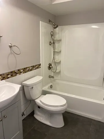 $1,900 | 880 South Plum Grove Road, Unit 210, Palatine, IL 60067