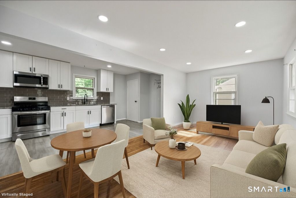 456 North Walnut Street Waterbury, CT 06704 - Photo 1 of 6