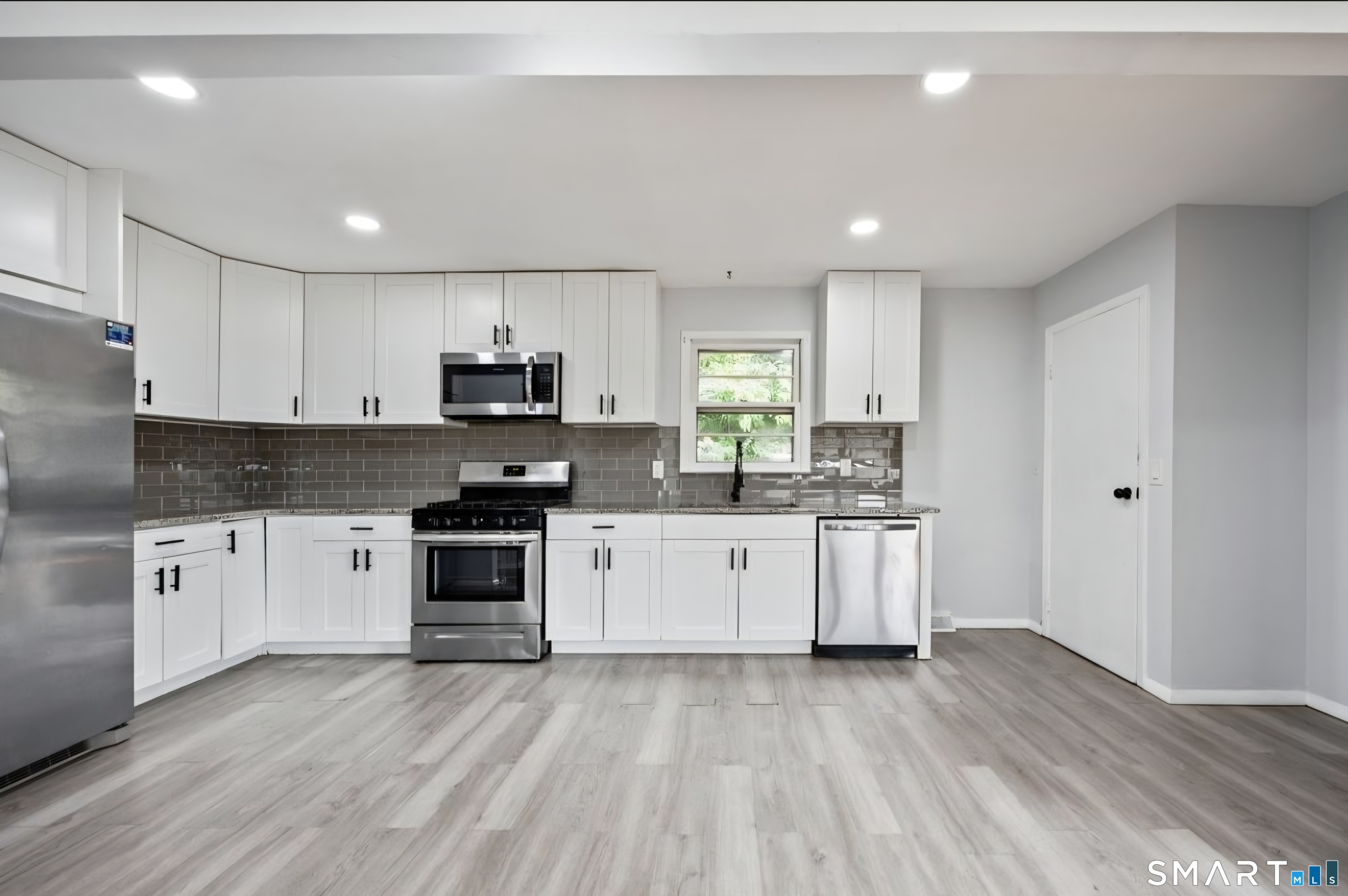 456 North Walnut Street Waterbury, CT 06704 - Photo 2 of 6