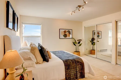 $400,000 | 2510 West Bertona Street, Unit 428, Seattle, WA 98199