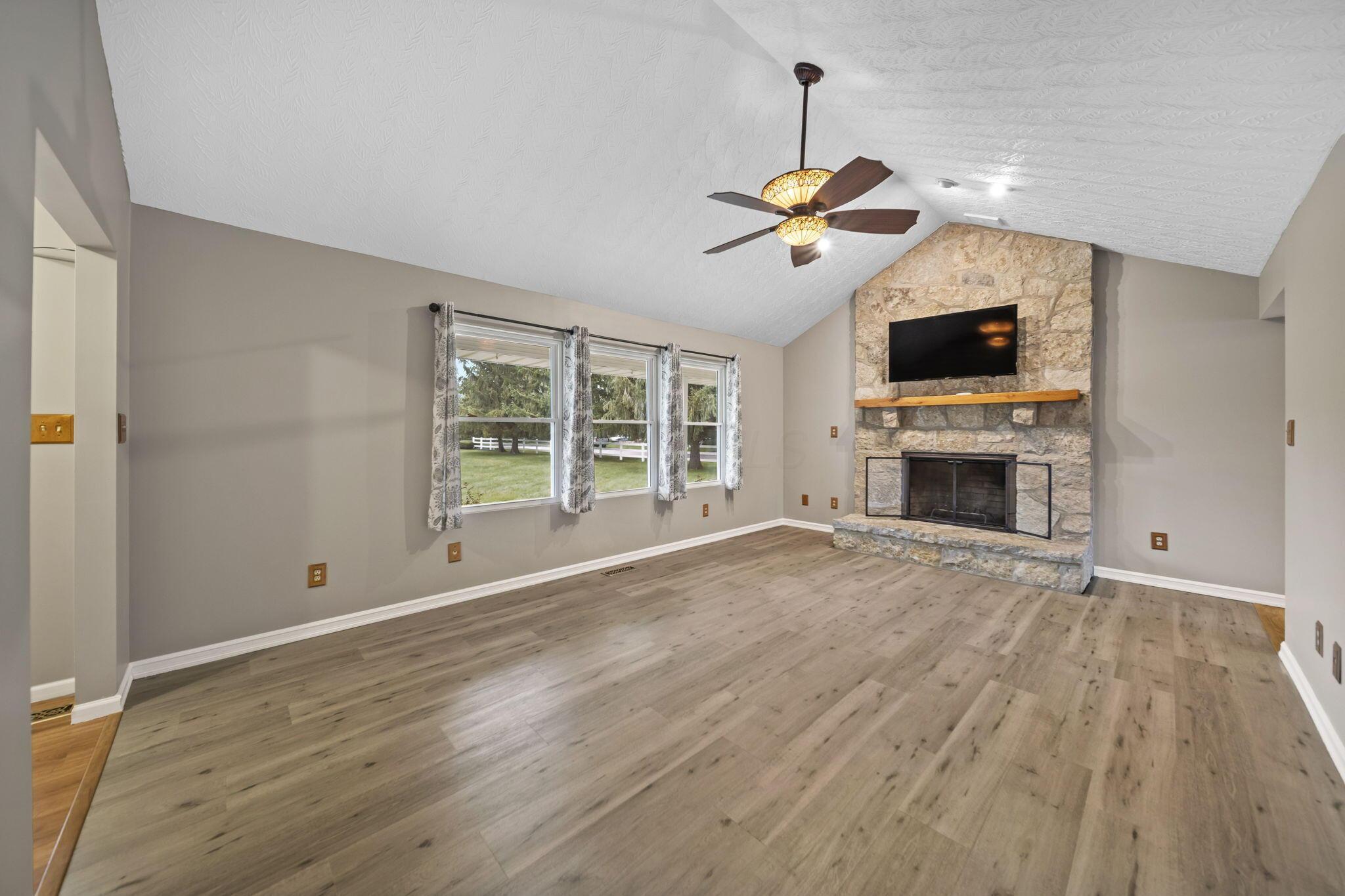 4384 Leppert Road Hilliard, OH 43026 - Photo 11 of 76 Living Room