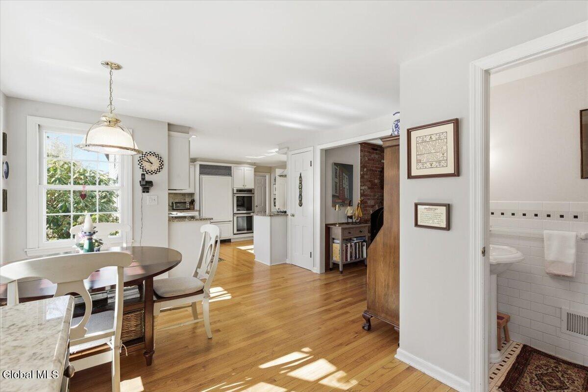 27 Wexford Road Bethlehem, NY 12054 - Photo 13 of 79 30-025_MW2_4050