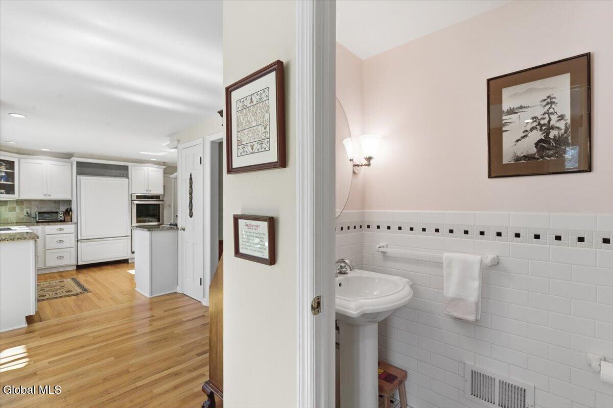 27 Wexford Road Bethlehem, NY 12054 - Photo 14 of 79 49-044_MW2_4070