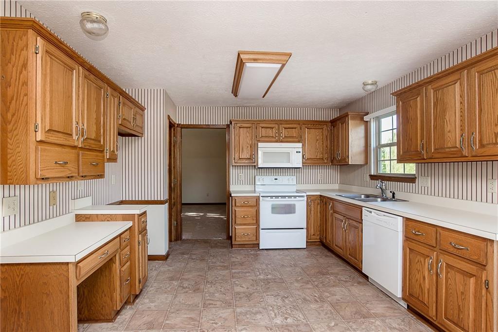 1062 Oak Leaf Road Franklin, IN 46131 - Photo 8 of 24 Gallery Image 8
