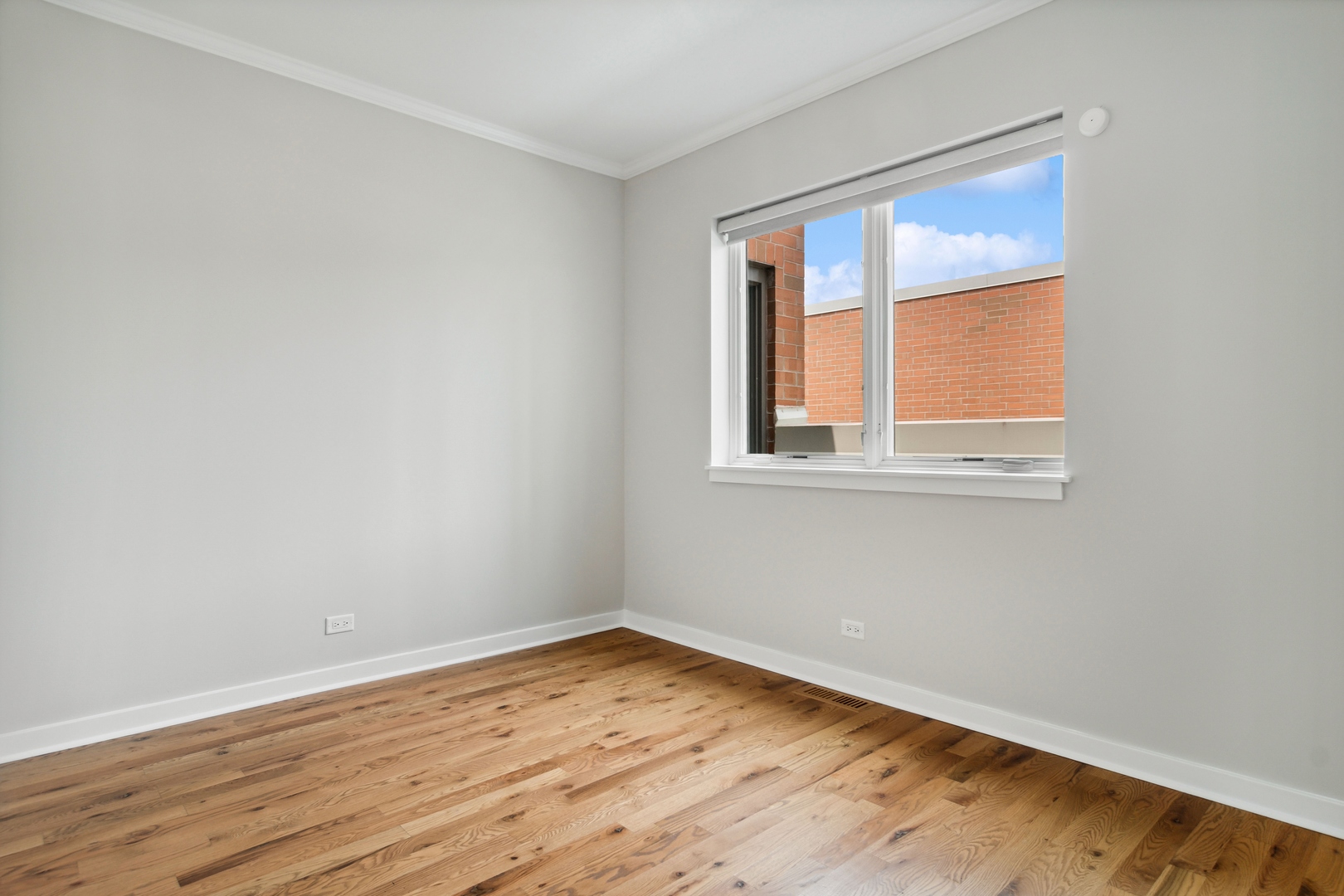 1648 South Prairie Avenue, Unit 4 Chicago, IL 60616 - Photo 20 of 30 a view of an empty room with wooden floor and a window