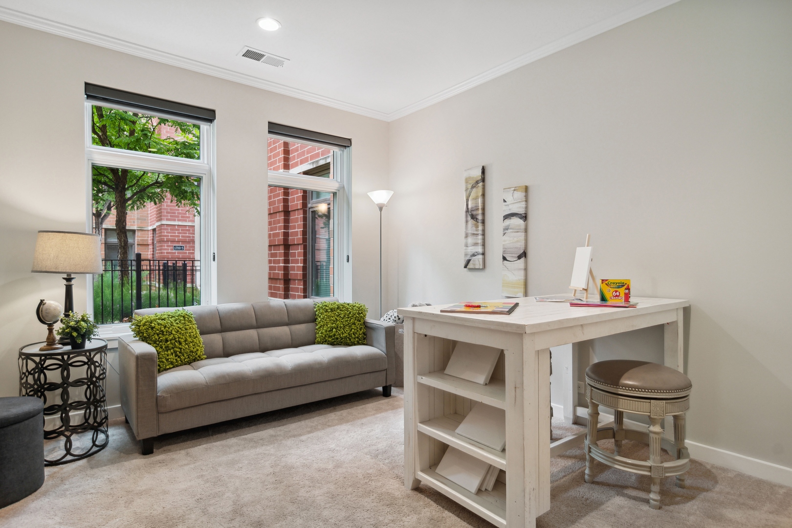 1648 South Prairie Avenue, Unit 4 Chicago, IL 60616 - Photo 27 of 30 a living room with furniture and a table