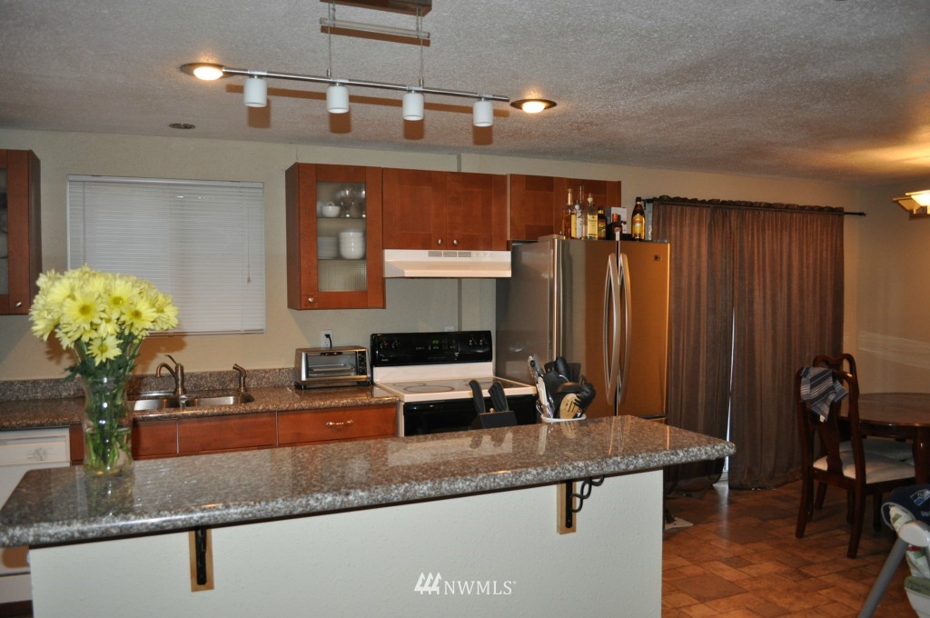 11626 Southeast 164th Street Renton, WA 98058 - Photo 3 of 11 Gallery Image 3