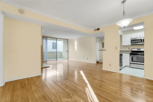 $2,750 | 5325 Newcastle Avenue, Unit 240, Encino, CA 91316