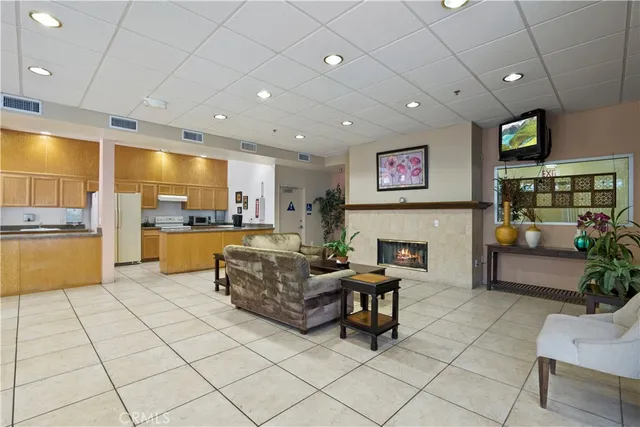 $2,750 | 5325 Newcastle Avenue, Unit 240, Encino, CA 91316