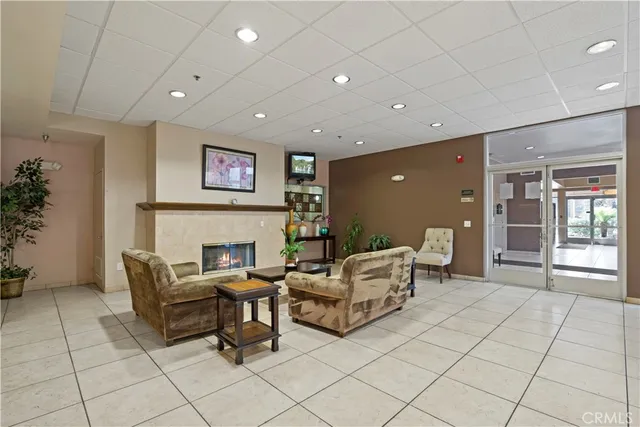 $2,750 | 5325 Newcastle Avenue, Unit 240, Encino, CA 91316