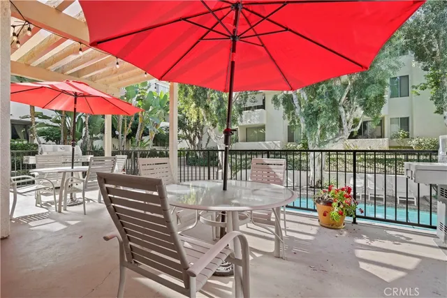 $2,850 | 5325 Newcastle Avenue, Unit 240, Encino, CA 91316