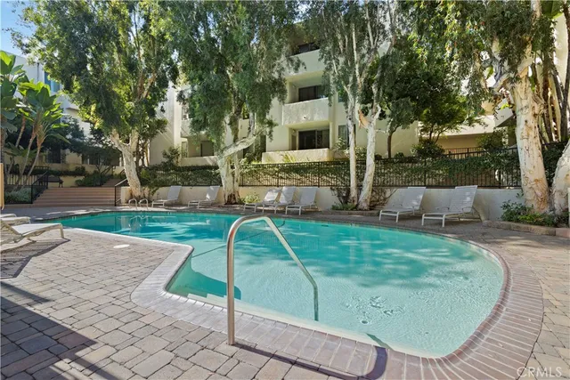 $2,850 | 5325 Newcastle Avenue, Unit 240, Encino, CA 91316