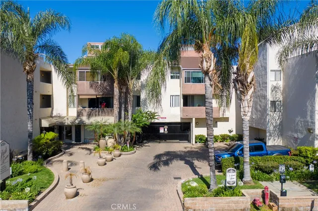 $2,850 | 5325 Newcastle Avenue, Unit 240, Encino, CA 91316
