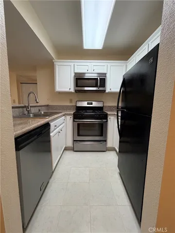 $2,850 | 5325 Newcastle Avenue, Unit 240, Encino, CA 91316