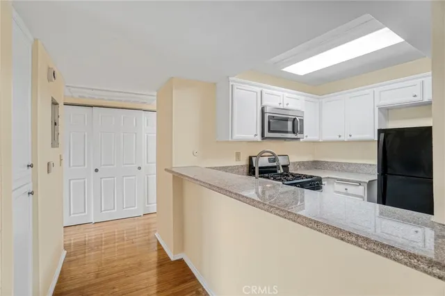 $2,750 | 5325 Newcastle Avenue, Unit 240, Encino, CA 91316