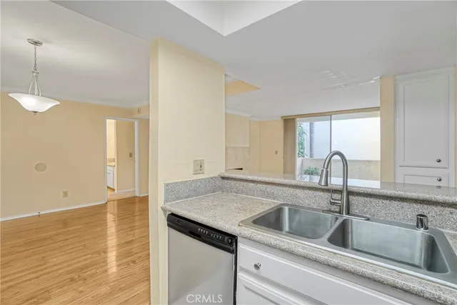 $2,750 | 5325 Newcastle Avenue, Unit 240, Encino, CA 91316