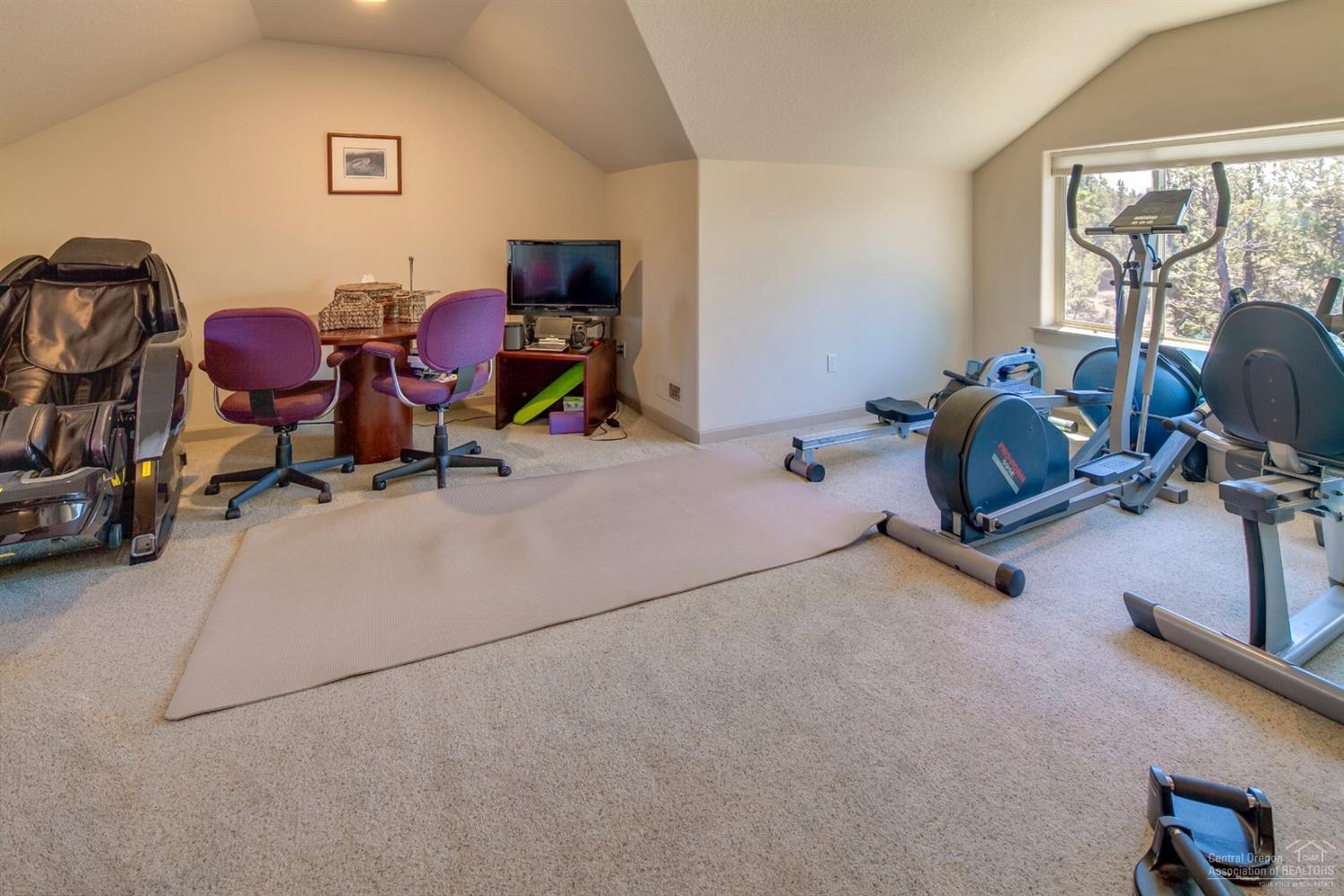 20152 Tumalo Road Bend, OR 97703 - Photo 21 of 25 a view of a room with gym equipment