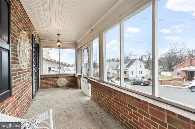 a view of entryway and hall