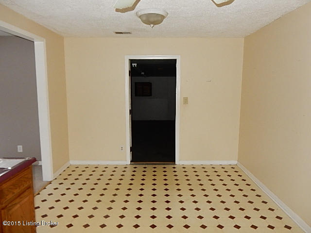 9100 New Maple Road Louisville, KY 40229 - Photo 5 of 18 Dining Area