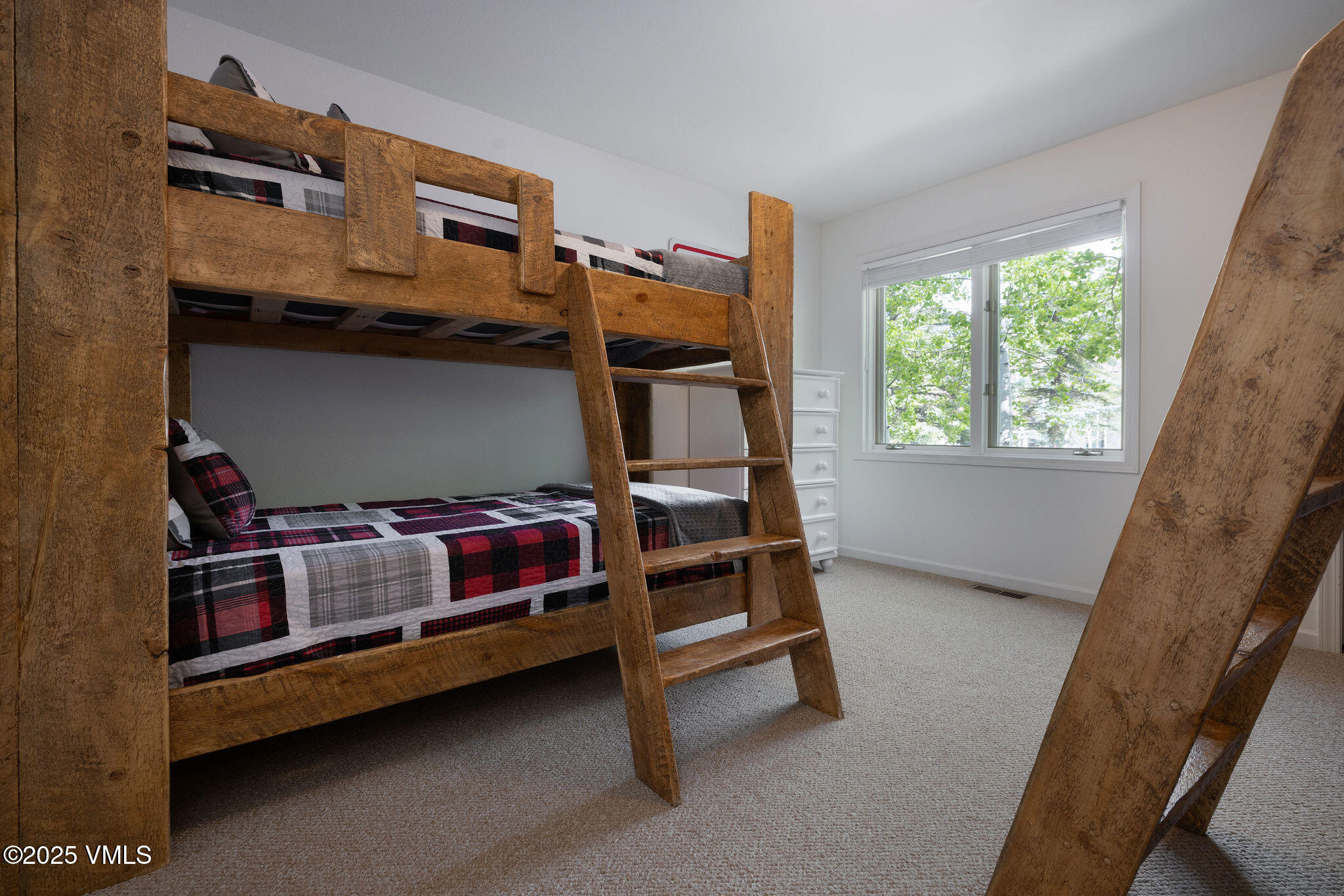 4515 Big Horn Road, Unit H Vail, CO 81657 - Photo 19 of 28 2505_4515_bighorn_rd_h_interior_bunk