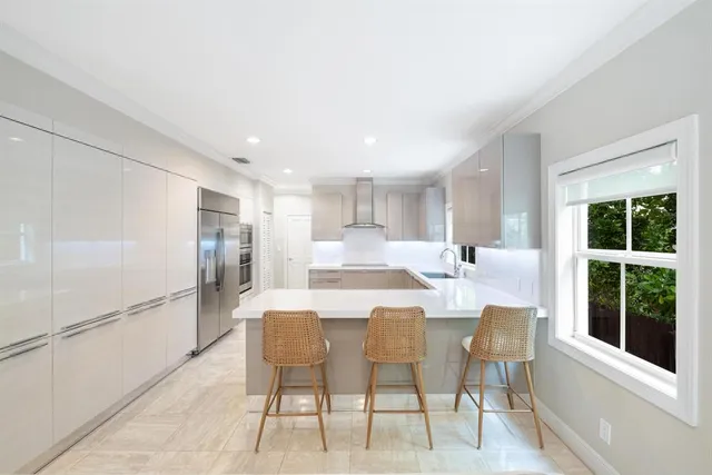 $5,495,000 | 164 West Mashta Drive, Key Biscayne, FL 33149