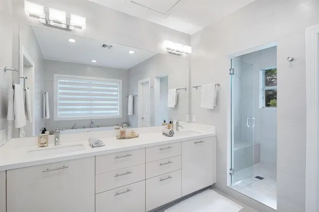 $5,495,000 | 164 West Mashta Drive, Key Biscayne, FL 33149