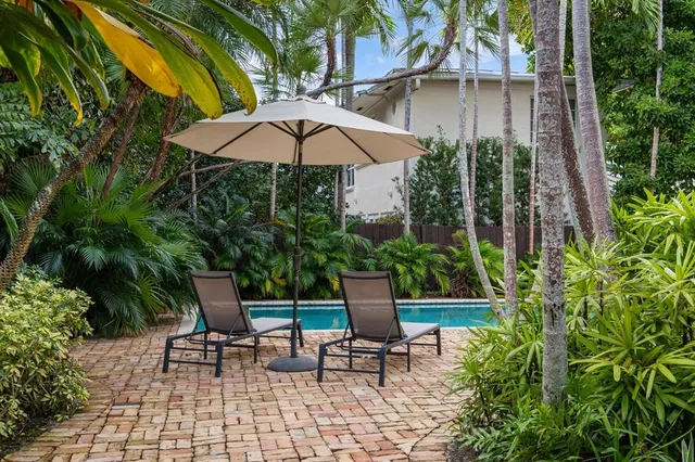 $5,495,000 | 164 West Mashta Drive, Key Biscayne, FL 33149