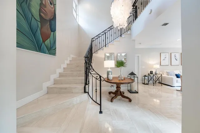 $5,495,000 | 164 West Mashta Drive, Key Biscayne, FL 33149